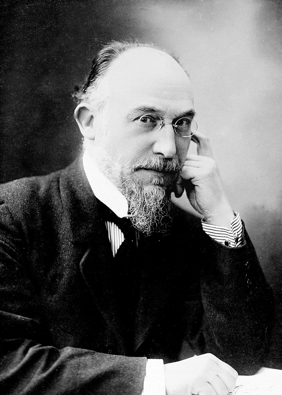Retrato histórico de Erik Satie